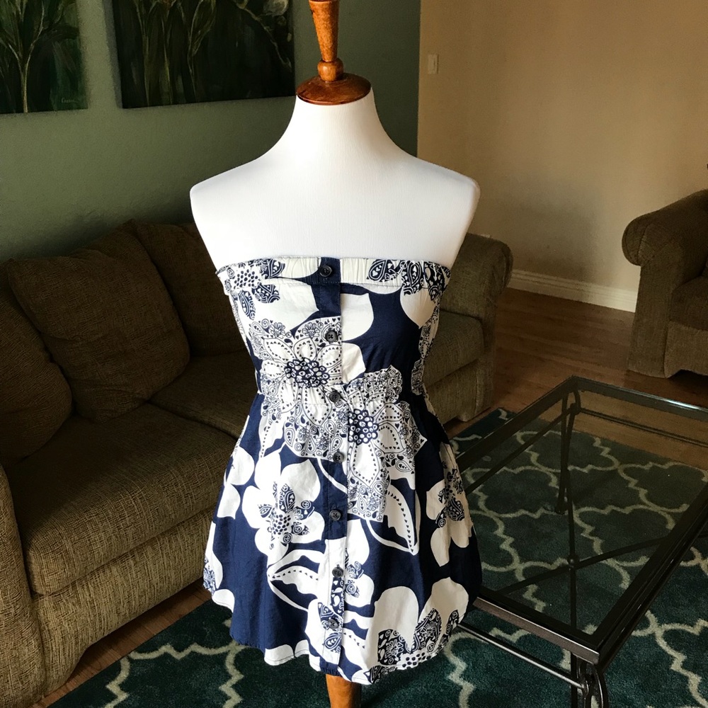Navy and white strapless top w buttons & pockets